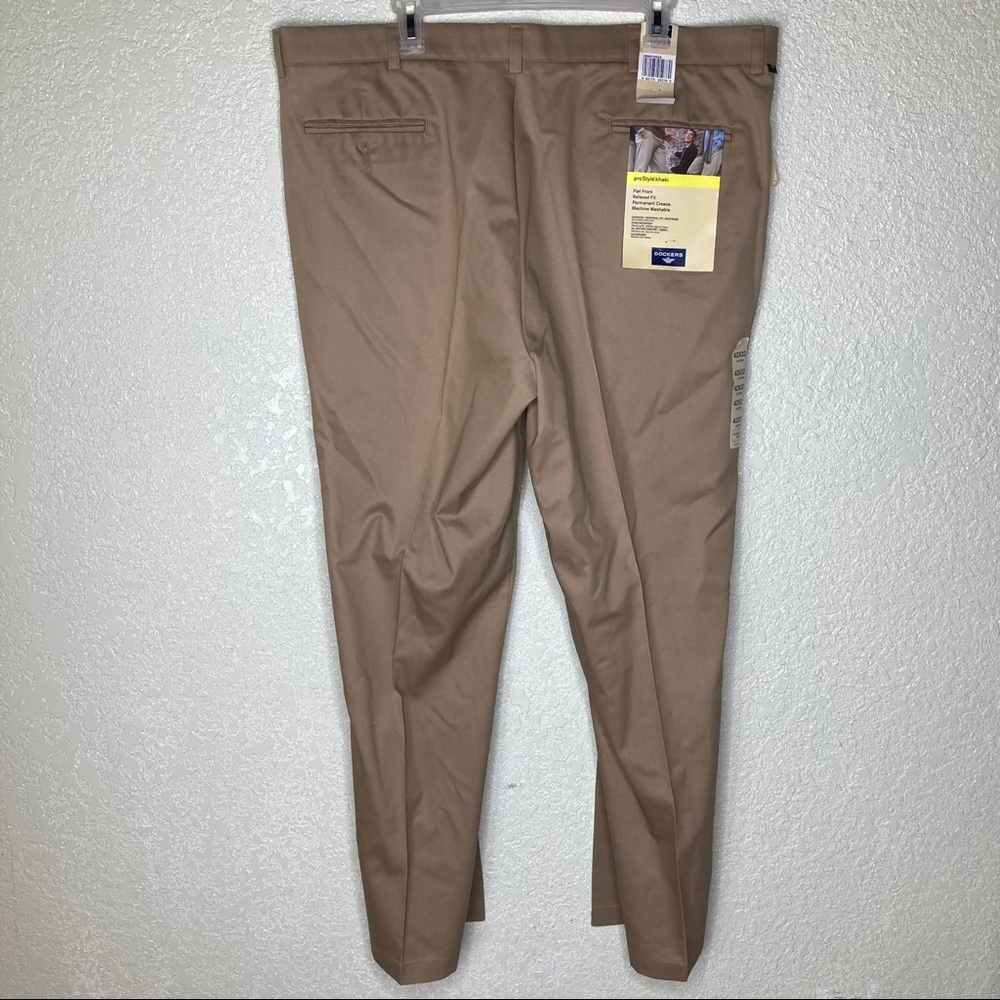 Dockers NWT 42/32 Stain Defender Flat Front - Picture 5 of 5